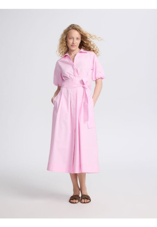 Reserved - Sukienka midi z wiązaniem - różowy. Kolor: różowy. Materiał: bawełna. Długość: midi