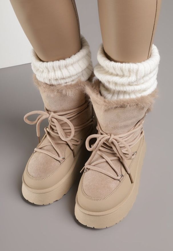 Renee - Ciemnobeżowe Śniegowce na Platformie Ozdobione Futerkiem Anwedea. Okazja: na co dzień. Kolor: beżowy. Materiał: futro. Wzór: aplikacja. Sezon: zima. Obcas: na platformie. Styl: casual, elegancki