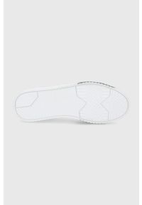 Sisley Buty skórzane kolor biały. Nosek buta: okrągły. Zapięcie: sznurówki. Kolor: biały. Materiał: skóra. Obcas: na obcasie. Wysokość obcasa: niski #2