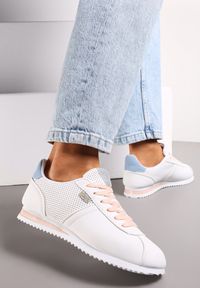 Renee - Białe Sneakersy z Przeszyciami Phyrise. Kolor: biały