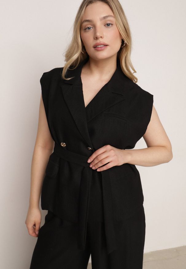 Born2be - Czarny Elegancki Komplet Garniturowy z Wiskozy Spodnie i Kamizelka z Paskiem Amwyn. Kolor: czarny. Materiał: wiskoza