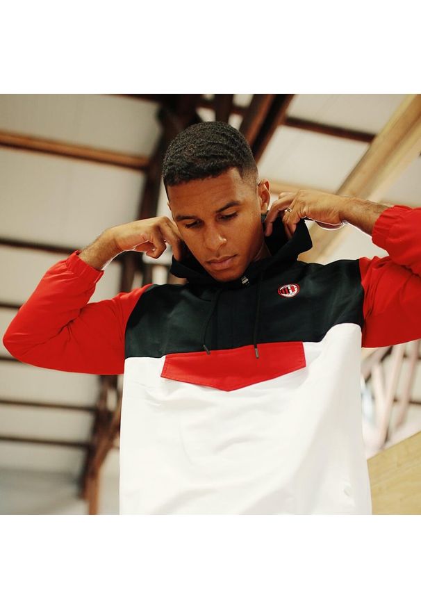 AC MILAN - Kurtka przeciwwiatrowa AC Milan. Kolor: wielokolorowy, biały, czerwony. Styl: elegancki