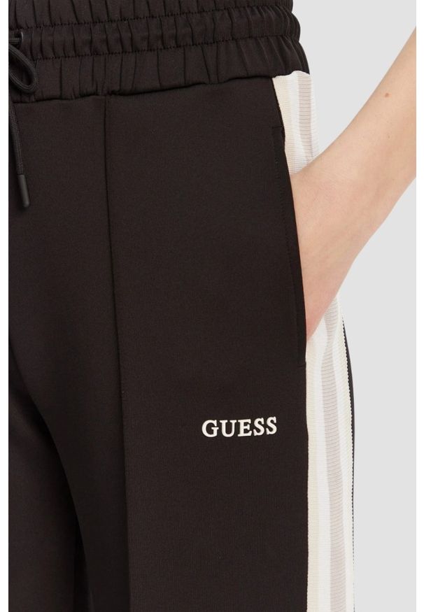 Guess - GUESS Czarne damskie dresowe spodnie Yarrow. Kolor: czarny. Materiał: dresówka