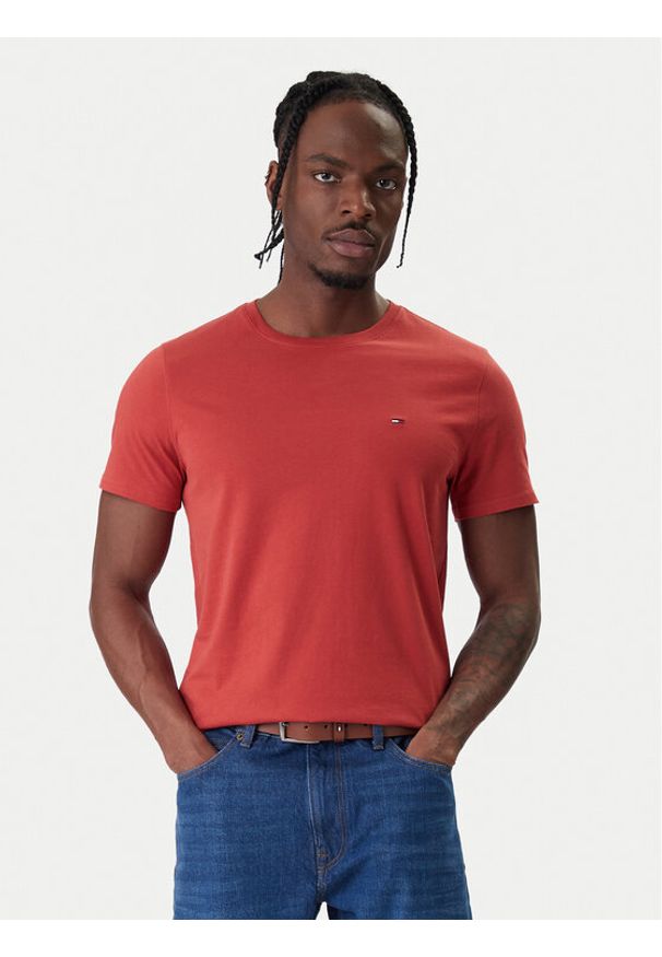 Tommy Jeans T-Shirt DM0DM04411 Czerwony Slim Fit. Kolor: czerwony. Materiał: bawełna