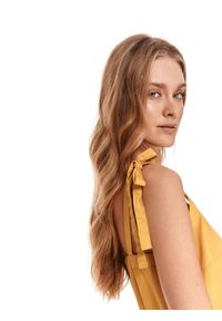 TOP SECRET - Sukienka midi z wiązanymi ramiączkami. Kolor: żółty. Materiał: tkanina, bawełna. Długość rękawa: na ramiączkach. Sezon: lato. Długość: midi #4
