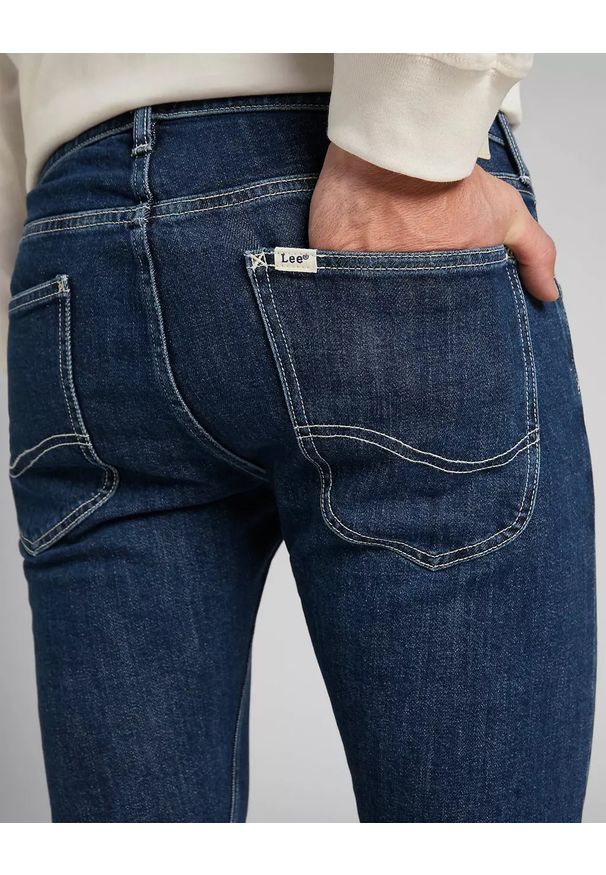 Lee - LEE LUKE BUTTON FLY MĘSKIE SPODNIE JEANSOWE STONE ESME L70SNIWF 112322027
