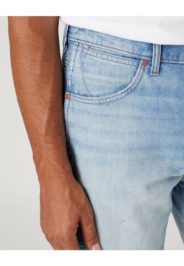 Wrangler - WRANGLER FRONTIER SHORT MĘSKIE SZORTY KRÓTKIE SPODENKI SUNFADE W16WEI180 112334229. Długość: krótkie