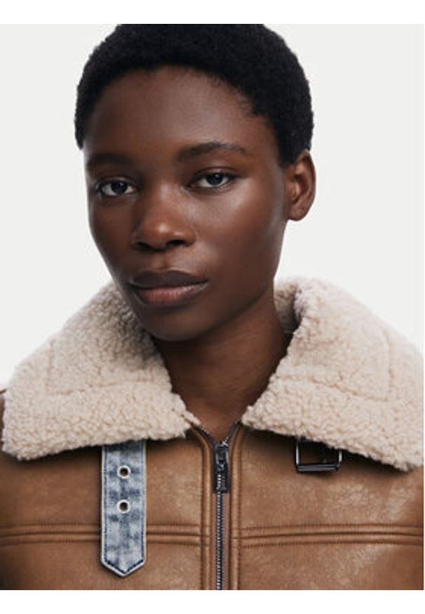 Desigual Kurtka z imitacji skóry Double 25WWEW39 Brązowy Regular Fit. Kolor: brązowy. Materiał: bawełna