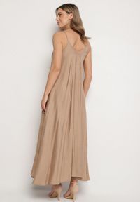 Born2be - Ciemnobeżowa Rozkloszowana Sukienka z Wiskozy z Cyrkoniami Ellitana. Okazja: na co dzień. Kolor: beżowy. Materiał: wiskoza. Sezon: lato. Styl: elegancki, casual, klasyczny #4