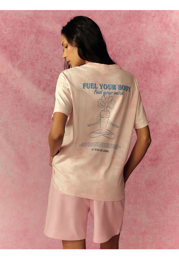 4f - 4F T-shirt oversize z nadrukiem damski - różowy L. Okazja: na co dzień. Kolor: różowy. Materiał: materiał, bawełna, jeans, dzianina. Wzór: nadruk. Styl: casual