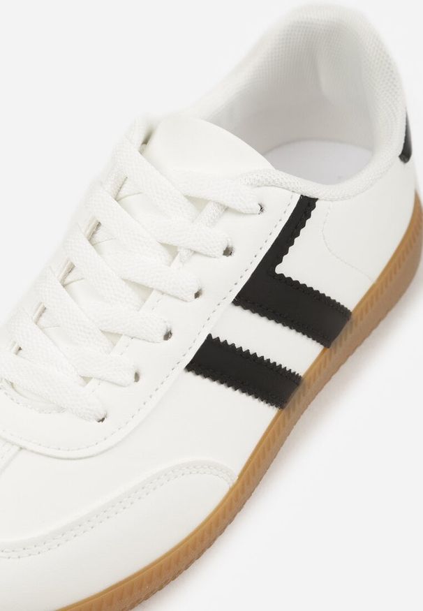 Renee - Białe Sneakersy Typu Klasyczne Tenisówki Kilice. Okazja: na co dzień, na randkę. Kolor: biały. Materiał: satyna, koronka