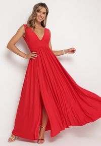 Born2be - Czerwona Koktajlowa Sukienka na Ramiączkach z Trójkątnym Dekoltem i Rozcięciem z Boku Nestarli. Okazja: na ślub cywilny, na wesele, na imprezę. Typ kołnierza: dekolt w kształcie V. Kolor: czerwony. Materiał: materiał. Długość rękawa: na ramiączkach. Sezon: lato. Styl: wizytowy #3