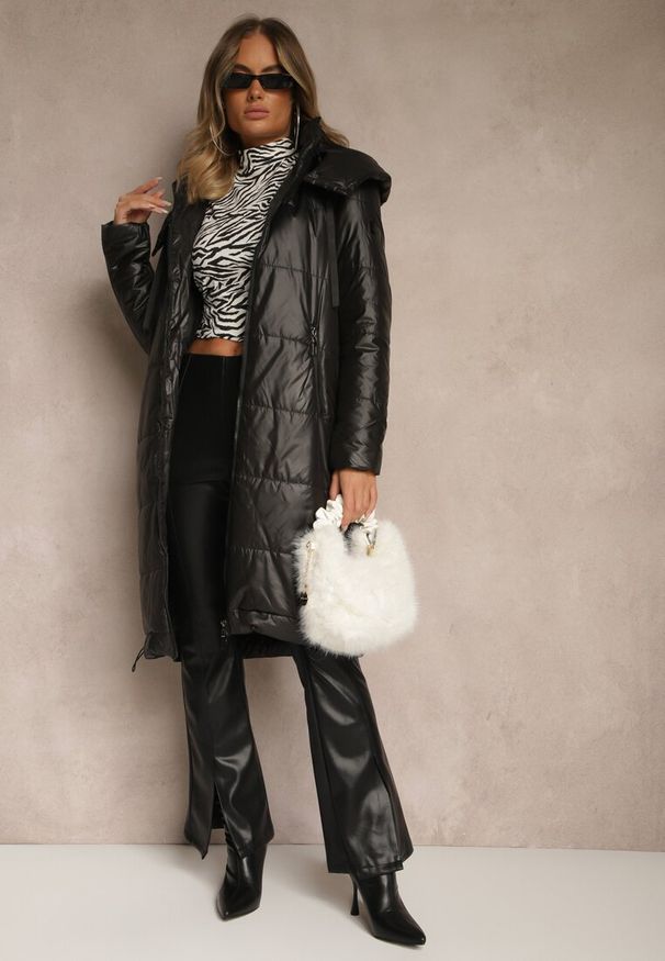 Renee - Czarna Kurtka z Pikowanymi Przeszyciami i Ściągaczami po Bokach Balinne. Okazja: na spacer, na co dzień. Kolor: czarny. Materiał: jeans. Styl: casual