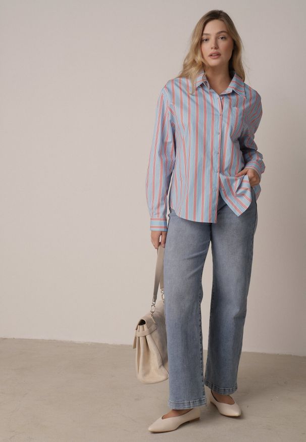 Born2be - Niebieska Bawełniana Koszula o Kroju Oversize Ozdobiona Pionowymi Paskami Ulialia. Okazja: na co dzień. Kolor: niebieski. Materiał: bawełna. Wzór: aplikacja. Styl: casual, klasyczny