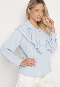 Born2be - Jasnoniebieska Koszula z Ozdobną Falbaną Cornelea. Okazja: na co dzień. Kolor: niebieski. Materiał: jeans. Styl: klasyczny, casual, elegancki #5