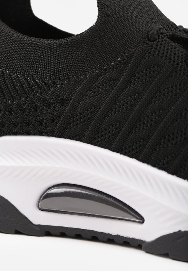 Born2be - Czarne Wsuwane Buty Sportowe z Elastyczną Cholewką i Ozdobną Wstawką na Podeszwie Moonsara. Okazja: na co dzień. Zapięcie: bez zapięcia. Kolor: czarny. Materiał: jeans. Szerokość cholewki: normalna. Sport: fitness