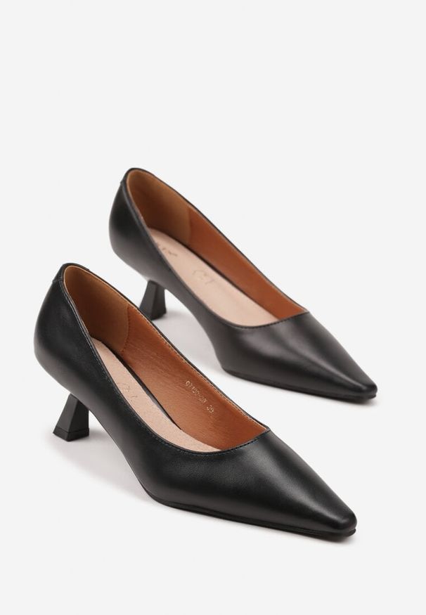 Renee - Czarne Czółenka Vices na Kaczuszce z Wkładką ze Skóry Naturalnej Nalibre. Okazja: na spotkanie biznesowe, na co dzień. Kolor: czarny. Materiał: skóra. Obcas: na szpilce. Styl: elegancki, casual, biznesowy