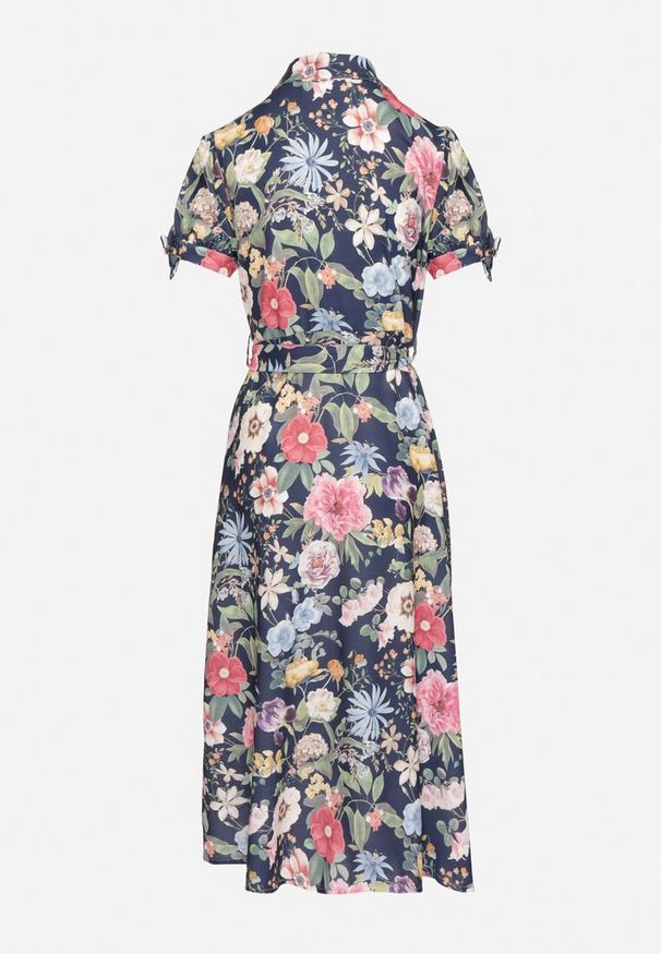 Born2be - Granatowa Rozkloszowana Sukienka o Koszulowym Kroju z Paskiem w Kwiatowy Wzór Fevelorine. Okazja: na co dzień. Kolor: niebieski. Wzór: kwiaty. Typ sukienki: koszulowe. Styl: casual