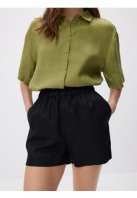 Reserved - Lniane szorty - czarny. Kolor: czarny. Materiał: len
