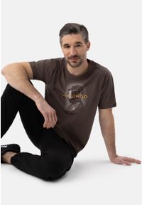 Volcano - Bawełniany t-shirt, Comfort Fit, T-NEC. Materiał: bawełna. Długość rękawa: krótki rękaw. Długość: krótkie. Wzór: nadruk #1