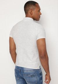 Born2be - Jasnoszary T-shirt Polo z Bawełną Fodelira. Okazja: na co dzień. Typ kołnierza: polo. Kolor: szary. Materiał: bawełna. Styl: klasyczny, elegancki, casual