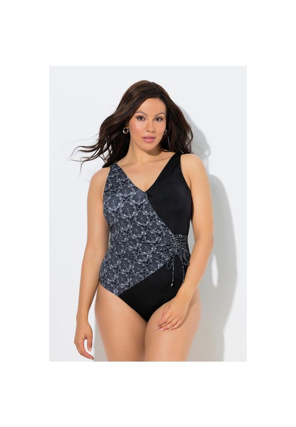 ULLA POPKEN - Damskie Strój kąpielowy w kopertowym stylu miękkie miseczki ozdobna klamra. Kolekcja: plus size. Kolor: czarny. Materiał: poliester, elastan, poliamid, materiał