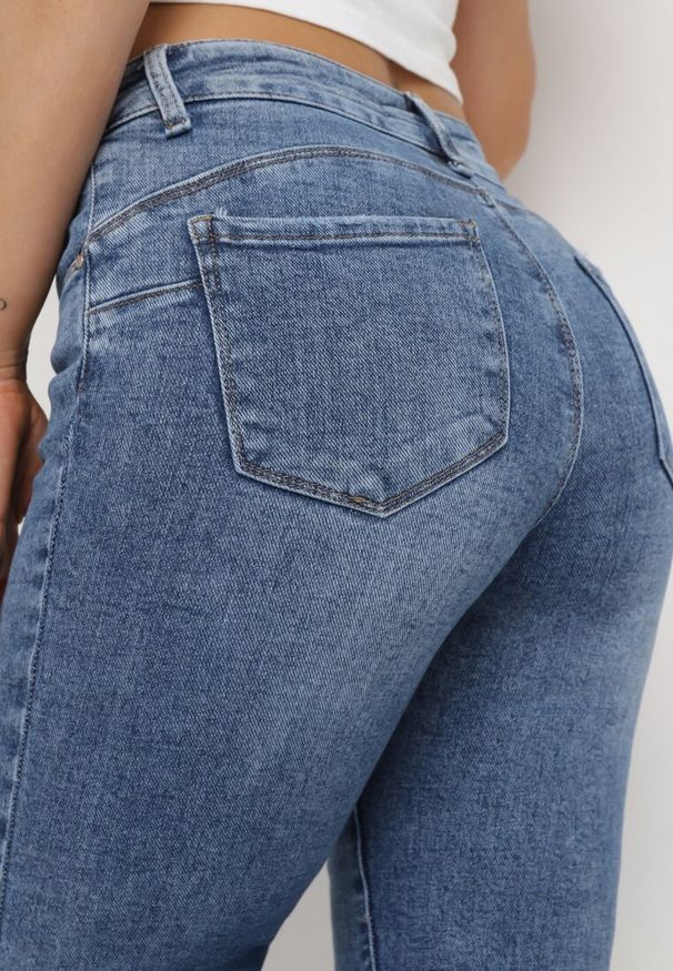 Born2be - Niebieskie Jeansy Regular z Prostymi Nogawkami Ceffia. Okazja: na co dzień. Kolor: niebieski. Wzór: aplikacja. Styl: elegancki, wizytowy, casual