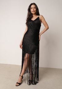 Born2be - Czarna Wieczorowa Sukienka na Ramiączkach z Ozdobnymi Frędzlami Vilinania. Okazja: na wesele, na ślub cywilny, na imprezę. Kolor: czarny. Długość rękawa: na ramiączkach. Typ sukienki: oversize. Styl: wizytowy #4