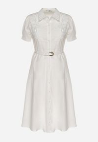 Born2be - Biała Sukienka z Koronką i Ozdobnym Paskiem oraz Kołnierzykiem Gavridia. Okazja: na co dzień, do pracy. Kolor: biały. Materiał: koronka. Długość rękawa: krótki rękaw. Wzór: koronka. Typ sukienki: proste. Styl: casual, klasyczny, elegancki, wizytowy #2