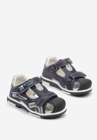 Born2be - Niebieskie Sandały z Geometrycznym Wzorem Linasenia. Okazja: na co dzień. Zapięcie: rzepy. Kolor: niebieski. Wzór: geometria. Styl: casual, klasyczny #2