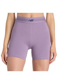 Spodenki damskie New Balance WB61E4GEAA5 - fioletowe. Stan: podwyższony. Kolor: fioletowy. Materiał: poliester, materiał, lycra. Długość: krótkie. Sport: fitness #1