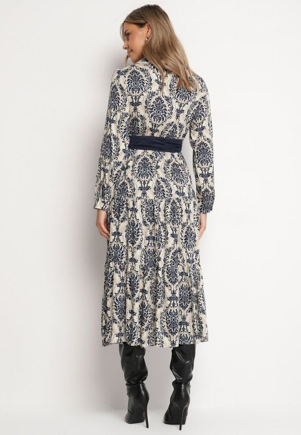 Born2be - Granatowo-Beżowa Wiskozowa Kopertowa Sukienka w Stylu Boho z Materiałowym Paskiem z Klamrą Rinovia. Okazja: na co dzień. Kolor: niebieski. Materiał: wiskoza, materiał. Wzór: aplikacja. Typ sukienki: kopertowe. Styl: boho