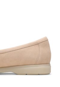 Clarks Mokasyny Narini Edge 26181453 Beżowy. Kolor: beżowy. Materiał: zamsz, skóra