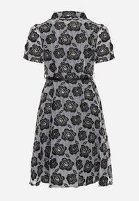 Born2be - Czarno-Szara Sukienka Koktajlowa o Koszulowym Kroju na Guziki z Paskiem z Perełką Vimari. Okazja: na randkę, na ślub cywilny, na wesele. Kolor: czarny. Długość rękawa: krótki rękaw. Typ sukienki: koszulowe. Styl: wizytowy #6