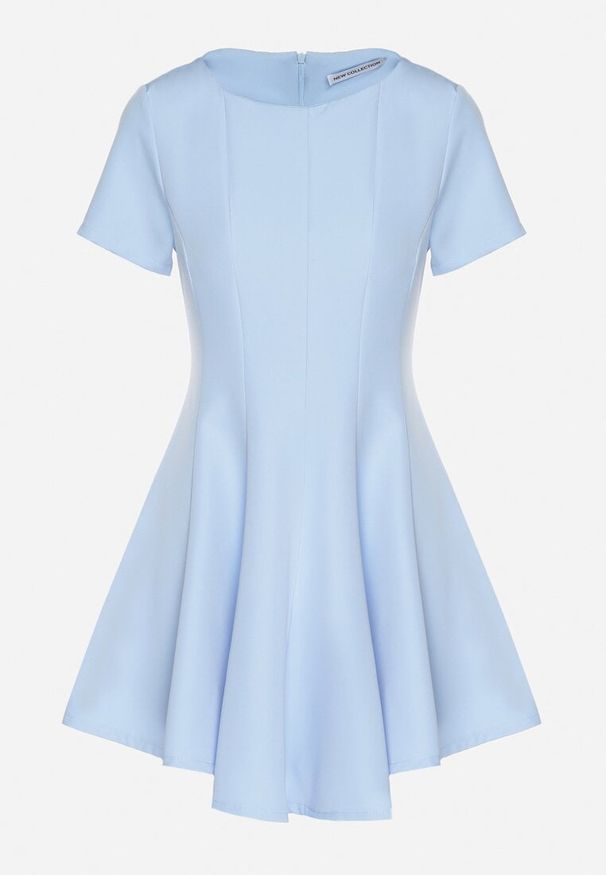 Born2be - Jasnoniebieska Rozkloszowana Sukienka z Krótkim Rękawem i Ozdobnymi Przeszyciami Meporea. Okazja: na co dzień. Kolor: niebieski. Długość rękawa: krótki rękaw. Styl: klasyczny, casual, elegancki