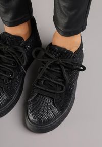 Born2be - Czarne Sneakersy z Tłoczeniami na Nosku Zdobione Cyrkoniami Jadefesa. Okazja: na co dzień. Kolor: czarny. Materiał: dzianina, jeans. Wzór: aplikacja #6