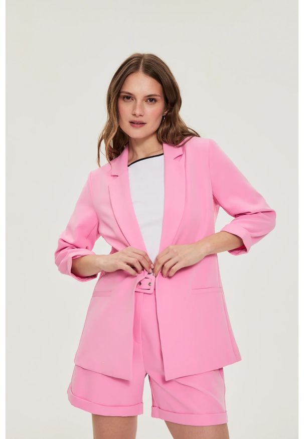 MOODO - Marynarka z rękawami 3/4 różowa. Kolor: różowy. Materiał: elastan, poliester