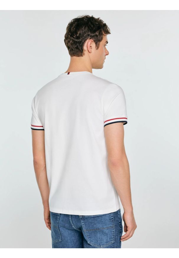 Big-Star - Koszulka męska z kontrastowym wykoŅczeniem biała Bortor 100. Kolor: biały. Materiał: bawełna, jeans. Wzór: nadruk