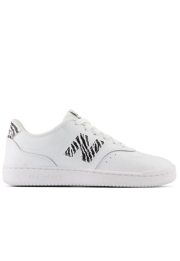 Buty New Balance BBW80APB - białe. Okazja: na co dzień. Kolor: biały. Materiał: materiał, skóra, syntetyk, guma. Szerokość cholewki: normalna. Sport: koszykówka, turystyka piesza