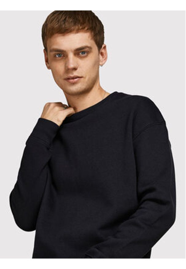 Jack & Jones Bluza Star 12208182 Czarny Regular Fit. Kolor: czarny. Materiał: bawełna, syntetyk