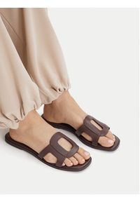 Gino Rossi - GINO ROSSI Klapki C-V2320-15-1 Brązowy. Kolor: brązowy. Materiał: skóra #8