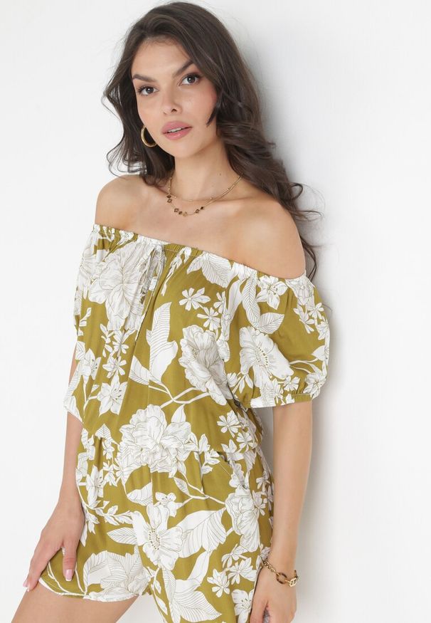 Born2be - Zielony Kombinezon z Wiskozy z Hiszpańskim Dekoltem w Kwiaty Astinn. Kolor: zielony. Materiał: wiskoza. Wzór: kwiaty. Sezon: lato