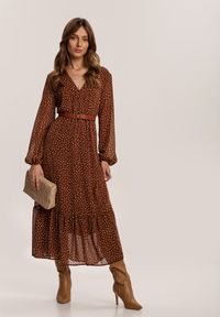 Renee - Brązowa Sukienka Wheatmore. Kolor: brązowy. Wzór: kropki. Długość: midi #1