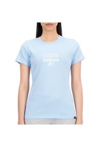Koszulka New Balance WT33507BLZ - niebieska. Kolor: niebieski. Materiał: bawełna, poliester. Długość rękawa: krótki rękaw. Długość: krótkie. Wzór: napisy #1