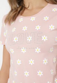 Born2be - Różowy T-shirt Bawełniany z Motywem Kwiatów Ozdobiony Cyrkoniami Atentia. Okazja: na co dzień. Kolor: różowy. Materiał: bawełna. Wzór: kwiaty, aplikacja. Styl: casual #3
