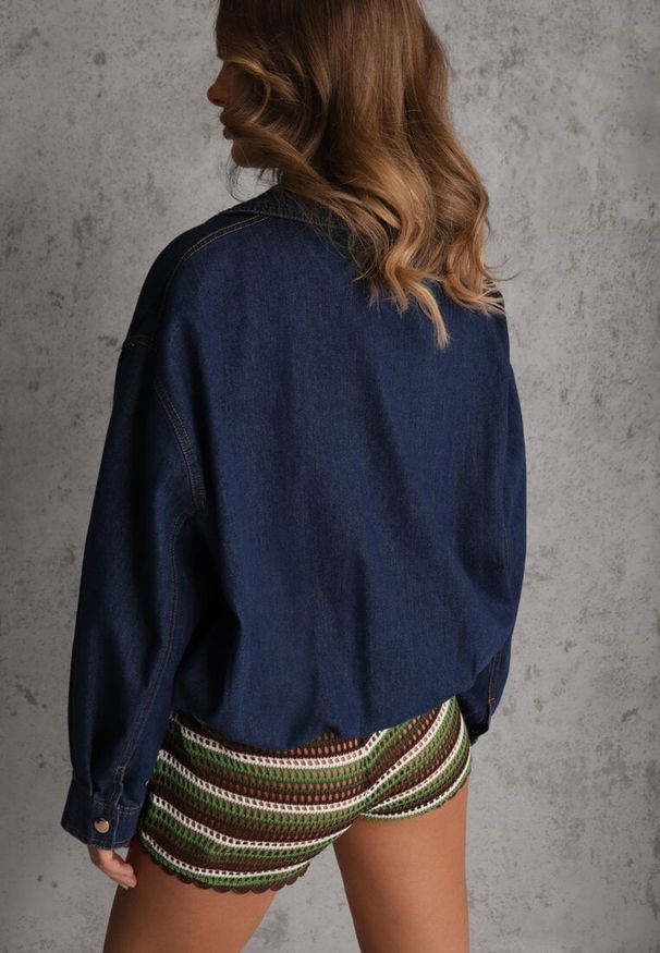 Renee - Niebieska Przejściowa Kurtka Jeansowa Balloon z Bawełny z Kołnierzykiem Abijena. Kolor: niebieski. Materiał: jeans, bawełna. Wzór: koronka. Styl: wizytowy, elegancki