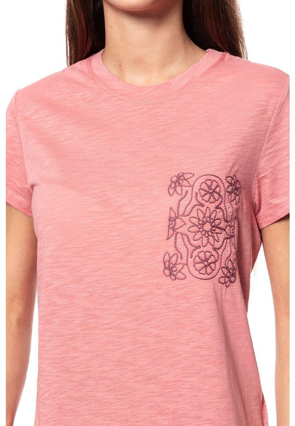 Mustang - MUSTANG T SHIRT DAMSKI Alina C Print Canyon Rose 1008942 8187. Wzór: nadruk