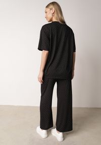 Born2be - Czarny Komplet Oversize z Cyrkoniami T-shirt i Spodnie Arnatea. Kolor: czarny. Wzór: aplikacja #4