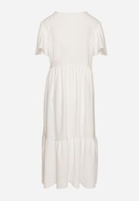 Born2be - Biała Sukienka o Rozkloszowanym Kroju z Wiskozą Filastia. Okazja: na co dzień. Typ kołnierza: dekolt w kształcie V. Kolor: biały. Materiał: wiskoza. Długość rękawa: krótki rękaw. Typ sukienki: rozkloszowane. Styl: klasyczny, casual, elegancki #7