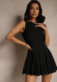 Renee - Czarna Sukienka Ozdobiona Plisami Tureana. Okazja: na co dzień. Kolor: czarny. Wzór: aplikacja. Styl: klasyczny, casual, elegancki #5